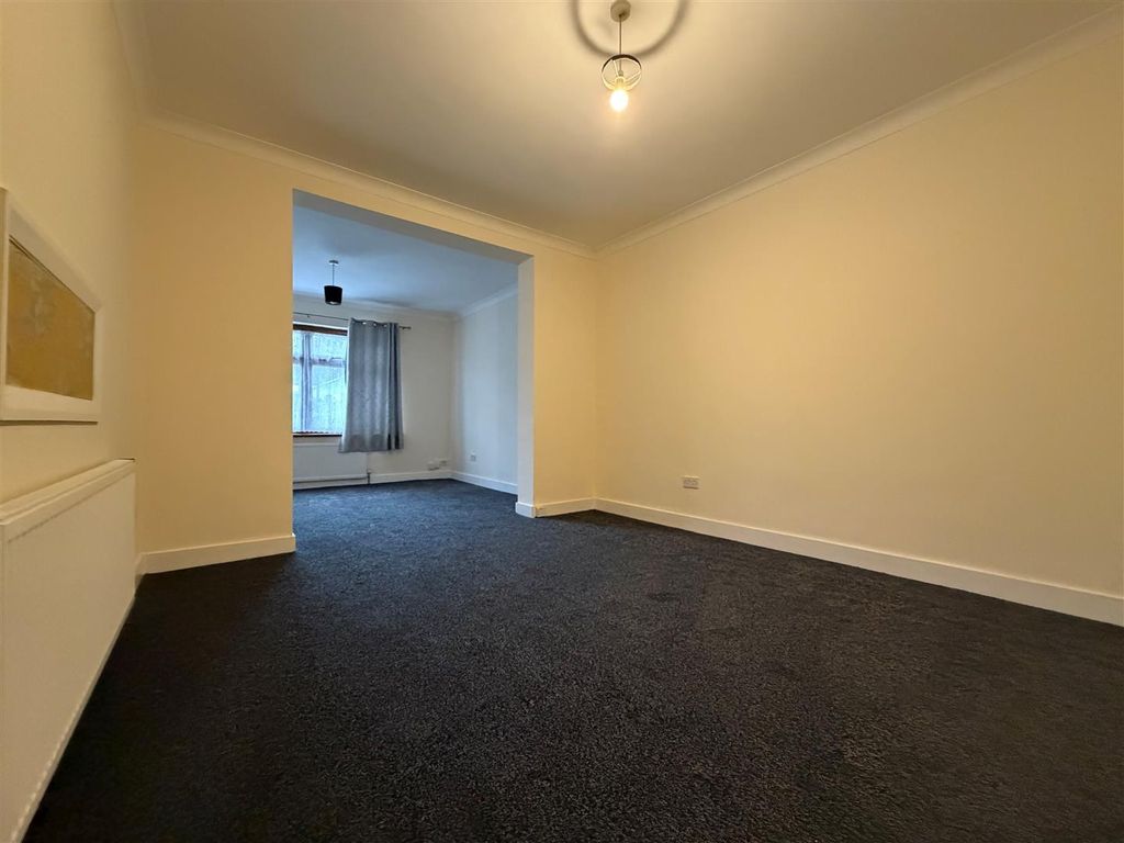 Property photo 3 of 19 004.Jpg