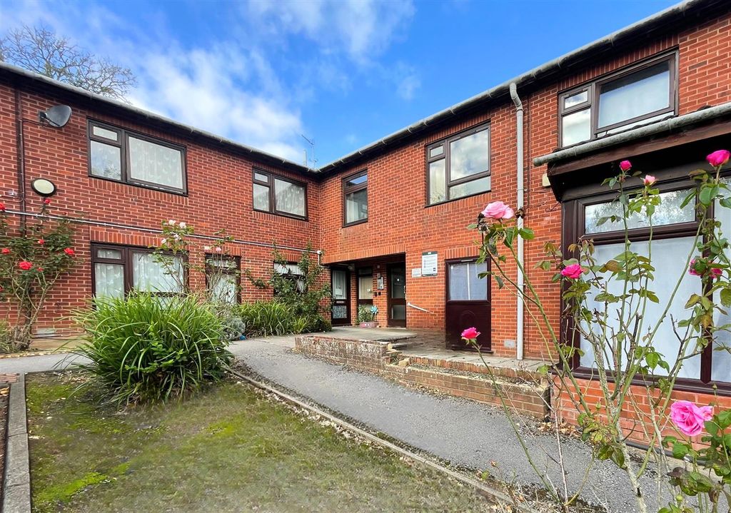 Property photo 1 of 17 Willow Glen