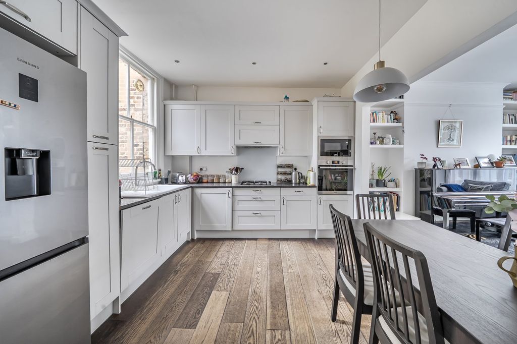 Property photo 2 of 19 Picture No. 13