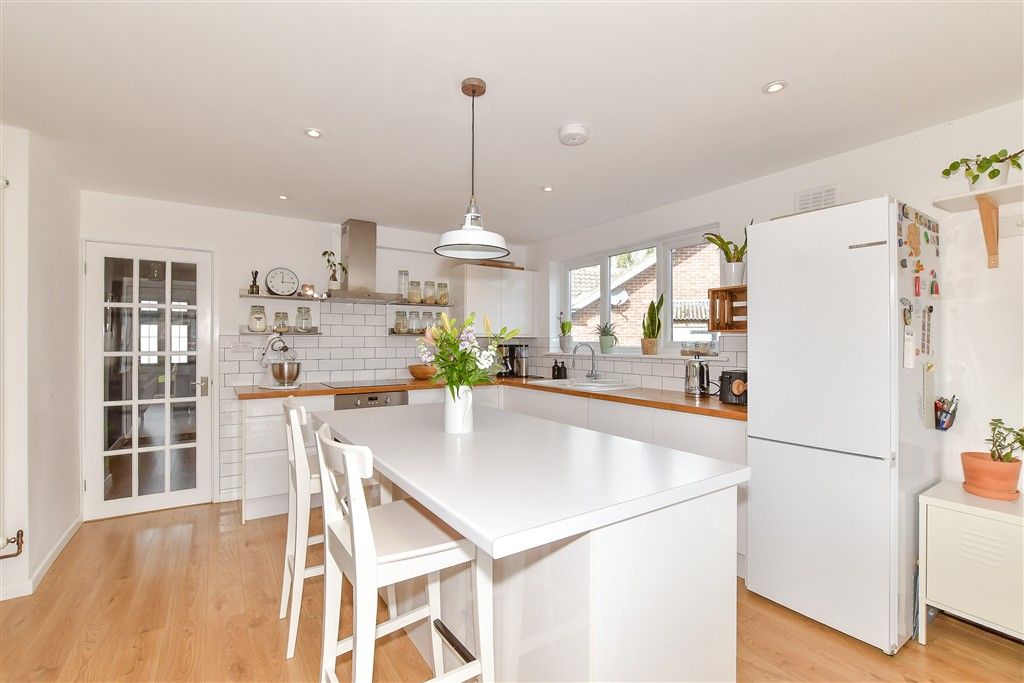 Property photo 3 of 11 Kitchen/ Lounge/ Diner