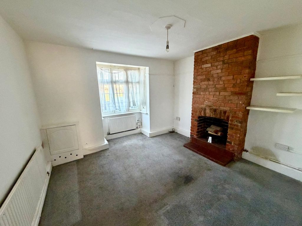 Property photo 2 of 8 Lounge