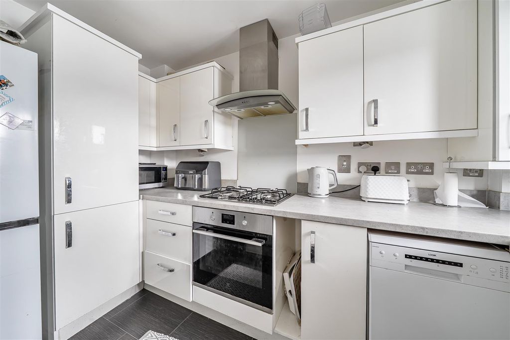 Property photo 3 of 14 Kitchen