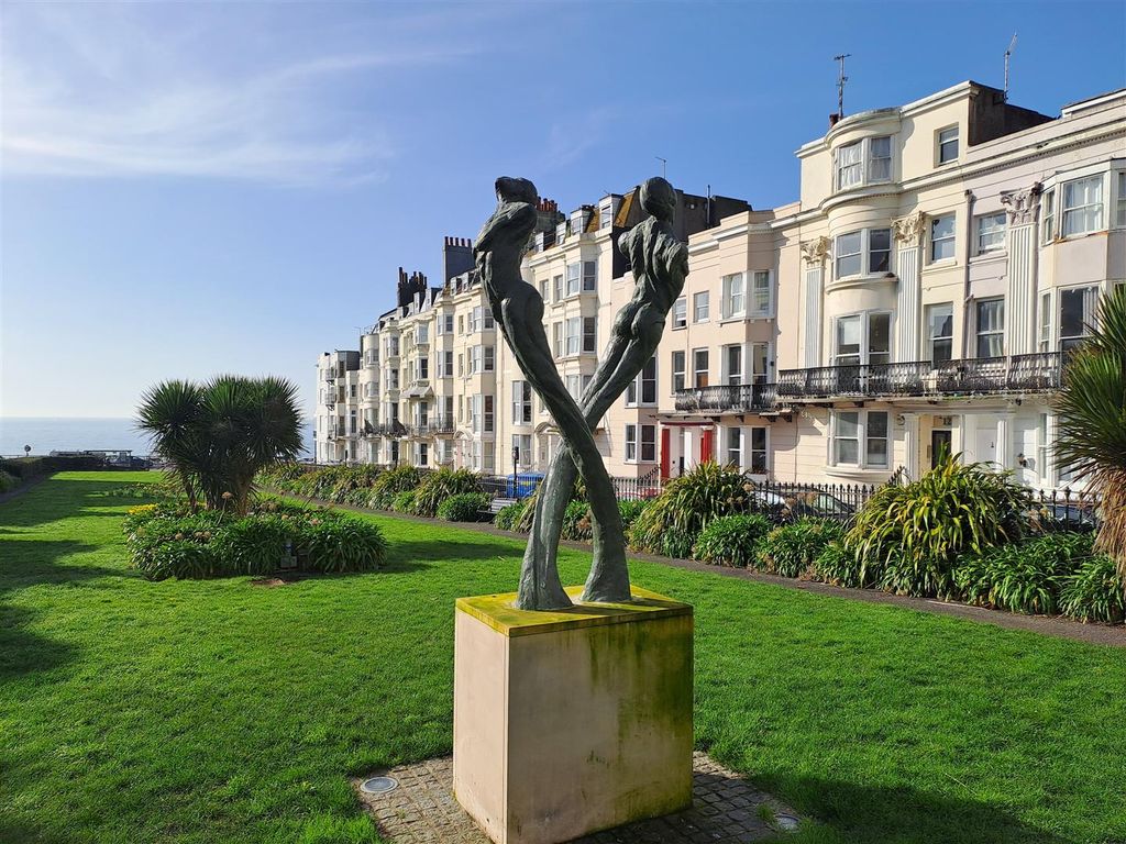 Property photo 3 of 17 Statue
