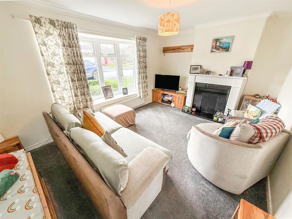 Property photo 2 of 12 Lounge