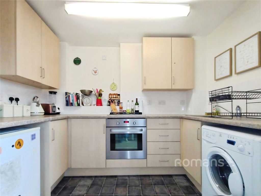 Property photo 2 of 8 Picture No. 16