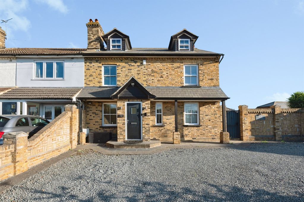 Property photo 1 of 32