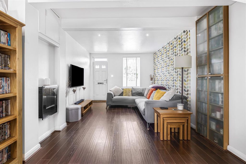 Property photo 2 of 20