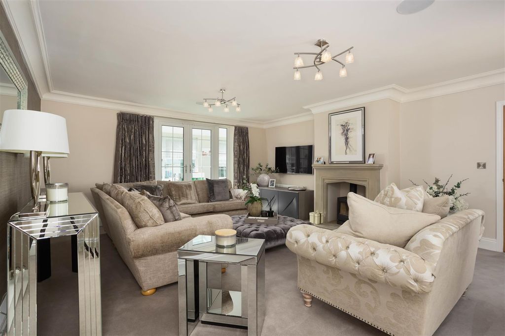 Property photo 3 of 33 00018.Jpg