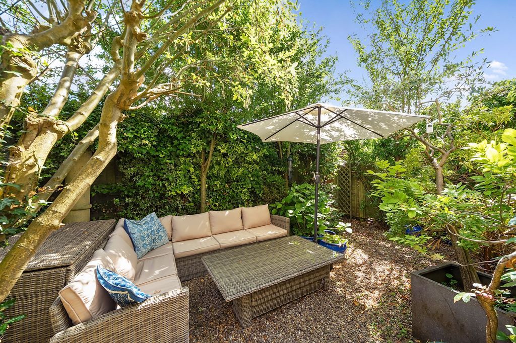 Property photo 2 of 23