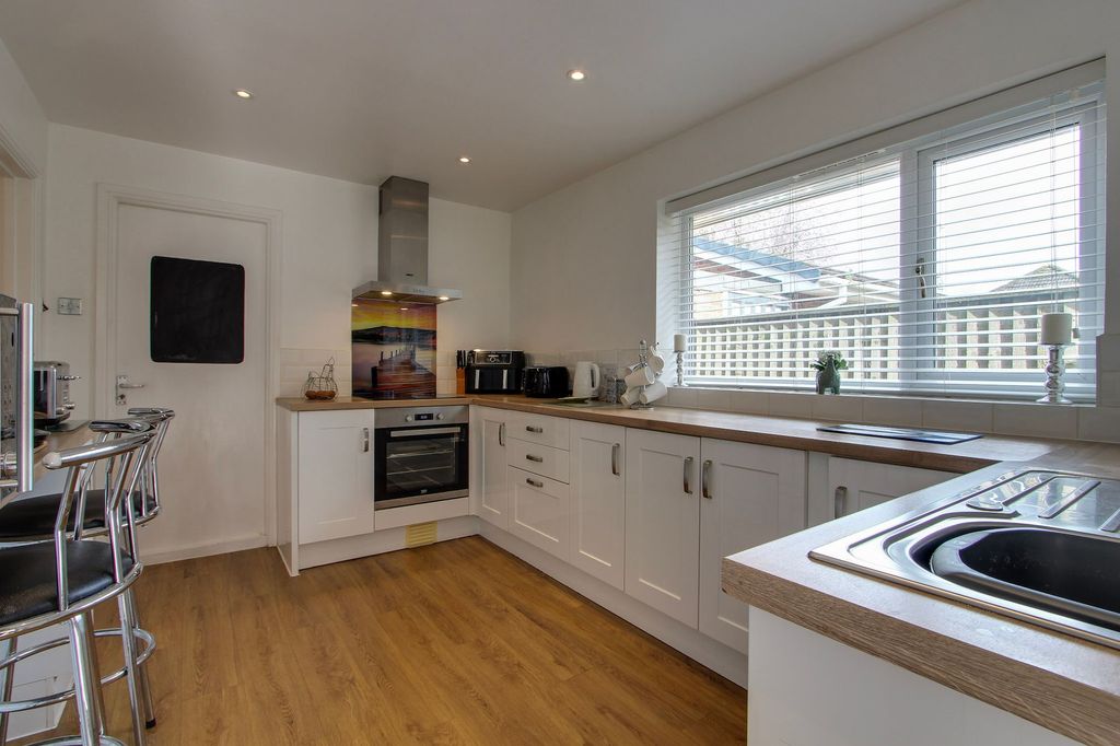 Property photo 3 of 32