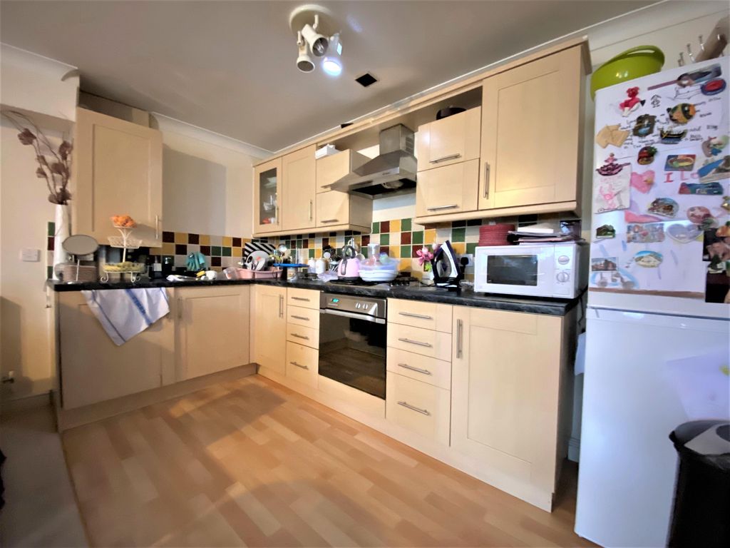 Property photo 3 of 7 Kitchen