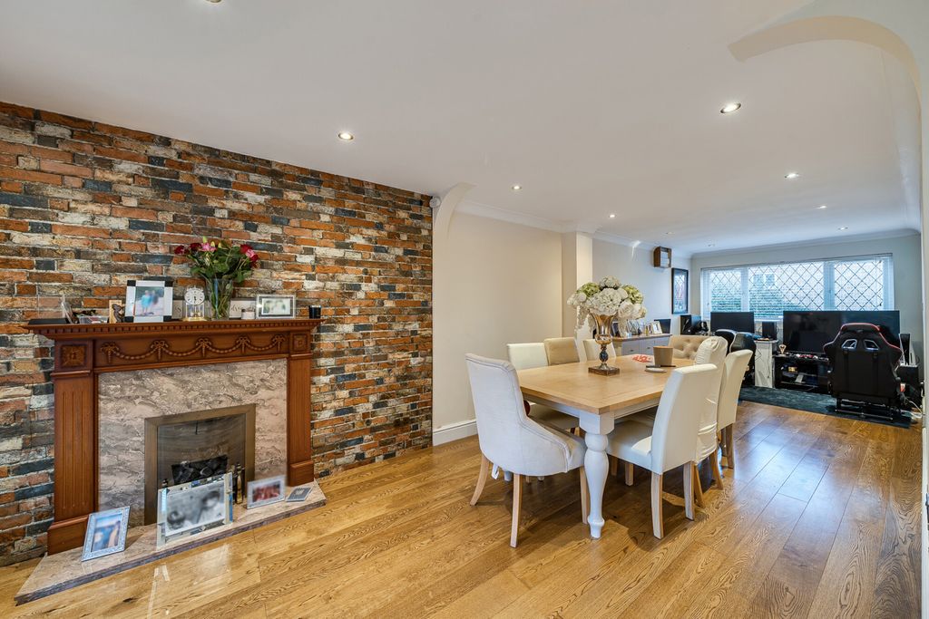 Property photo 3 of 19 1404051-6-6977481...