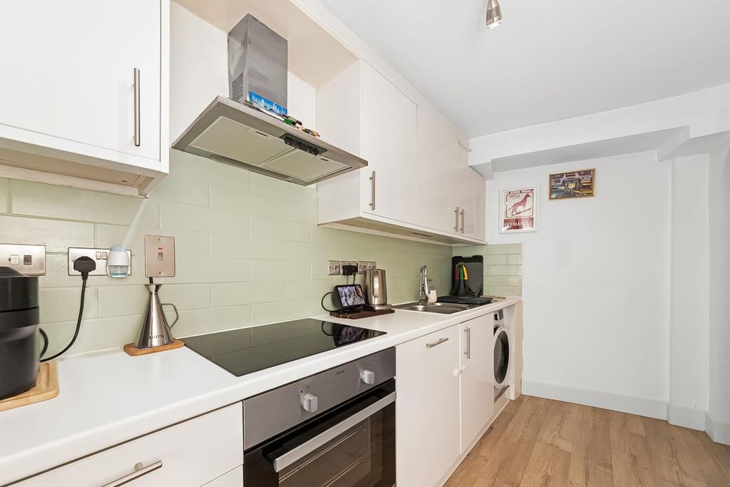 Property photo 3 of 10 3