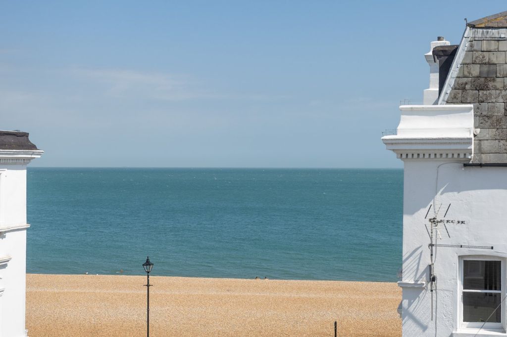 Property photo 2 of 24 Picture No. 18