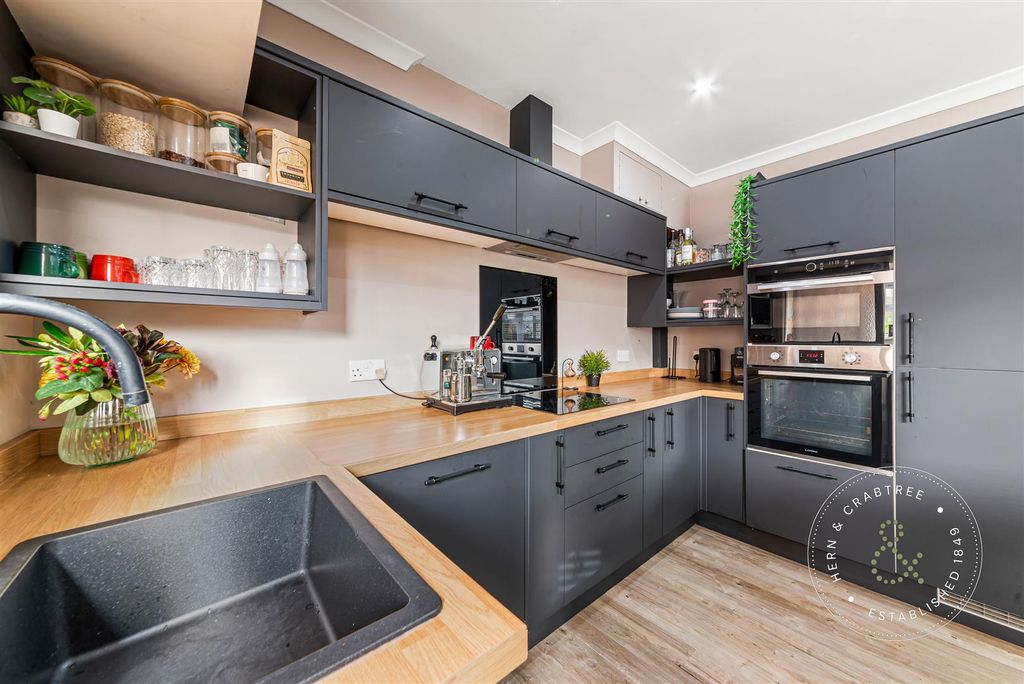 Property photo 3 of 43 Maindy-Road-25.Jpg