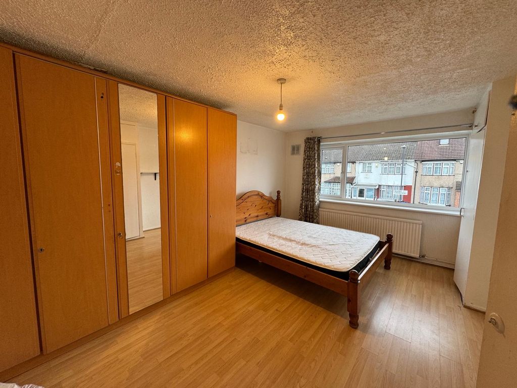 Property photo 3 of 5 Bedroom 2