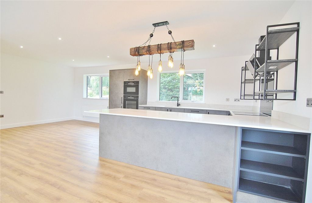 Property photo 3 of 28 Picture No. 17