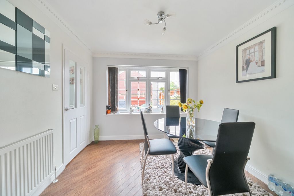 Property photo 3 of 21 1325588-8-68764c9...