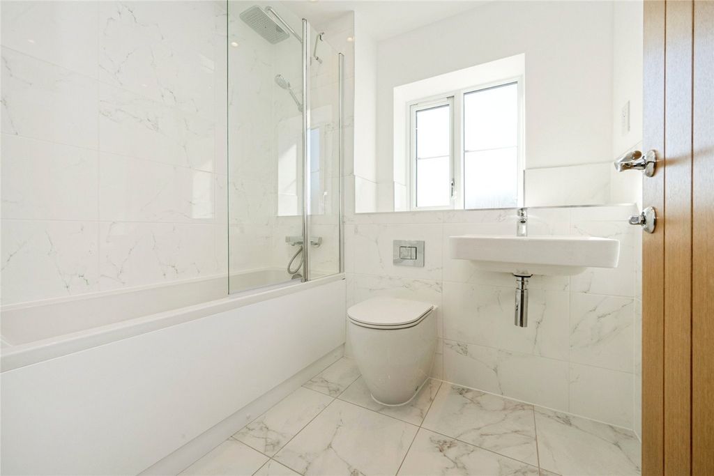 Property photo 3 of 8 Picture No. 11