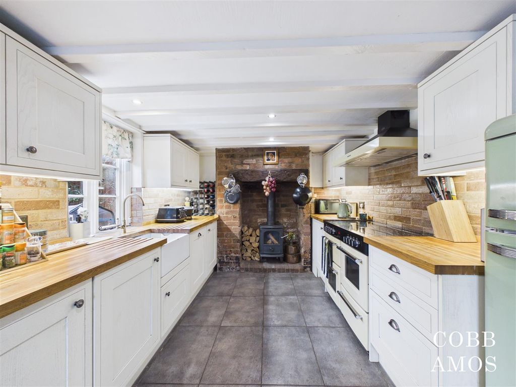 Property photo 2 of 19 Cam02803G0-Pr0256-Still016.Jpg