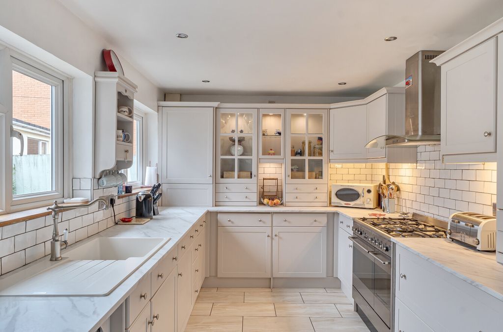 Property photo 2 of 22 1428748-10-69B2Db...