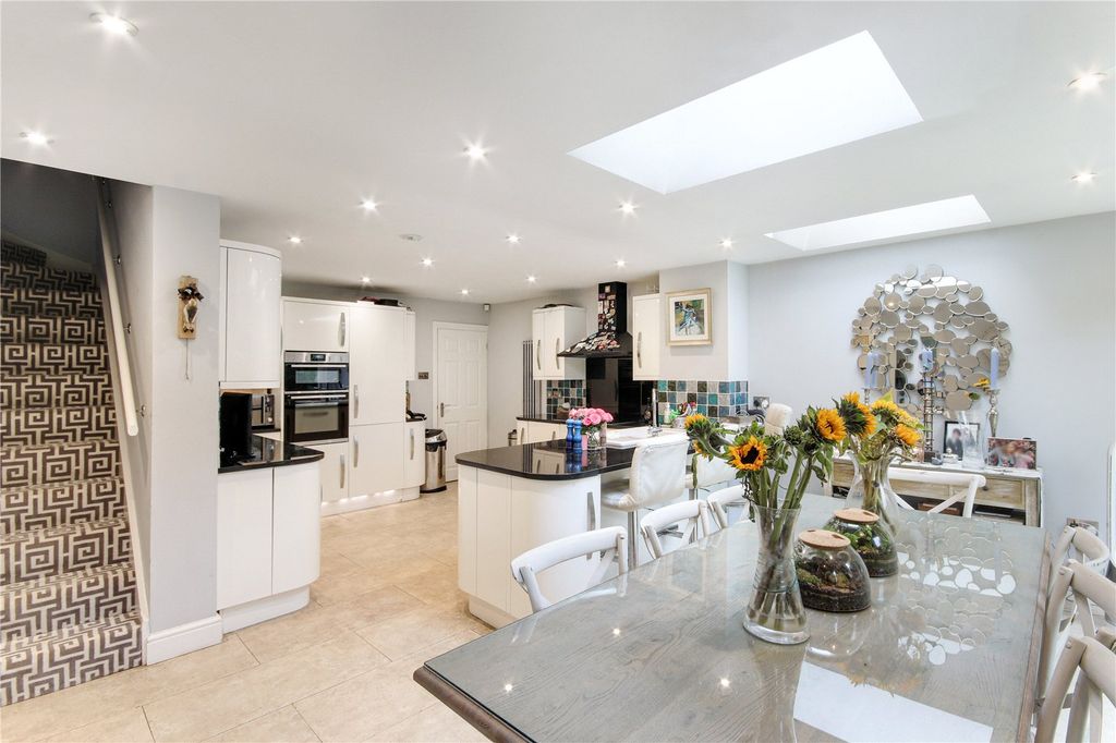 Property photo 2 of 14 Kitchen/Dining Room