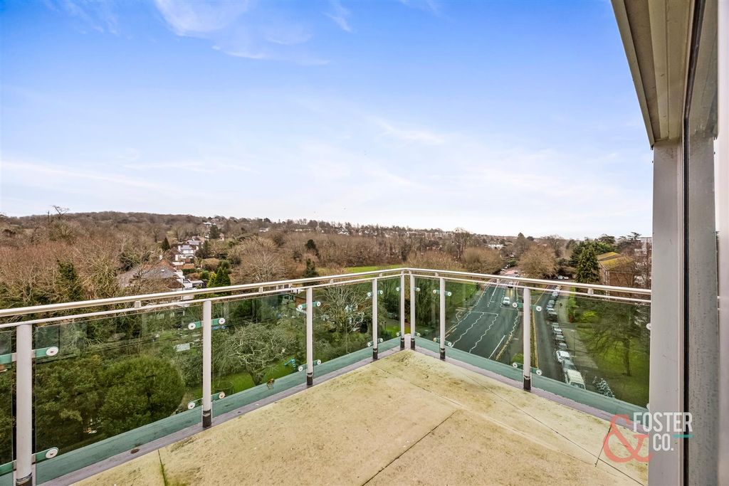 Property photo 2 of 28 London Road, The Park Apartments, The South Pentho