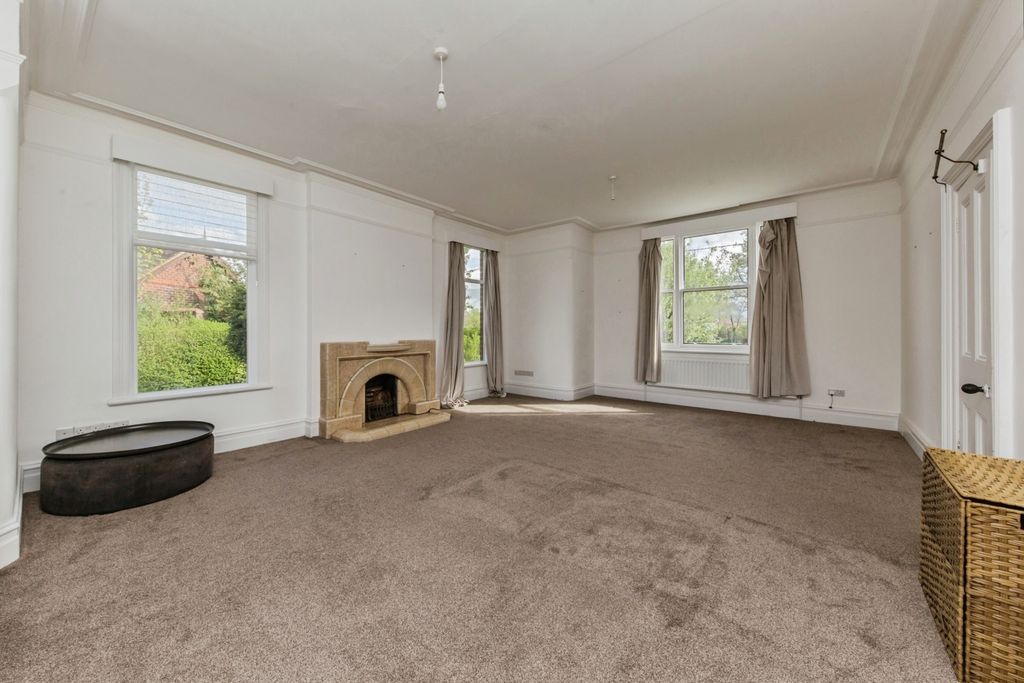 Property photo 3 of 17 Photo