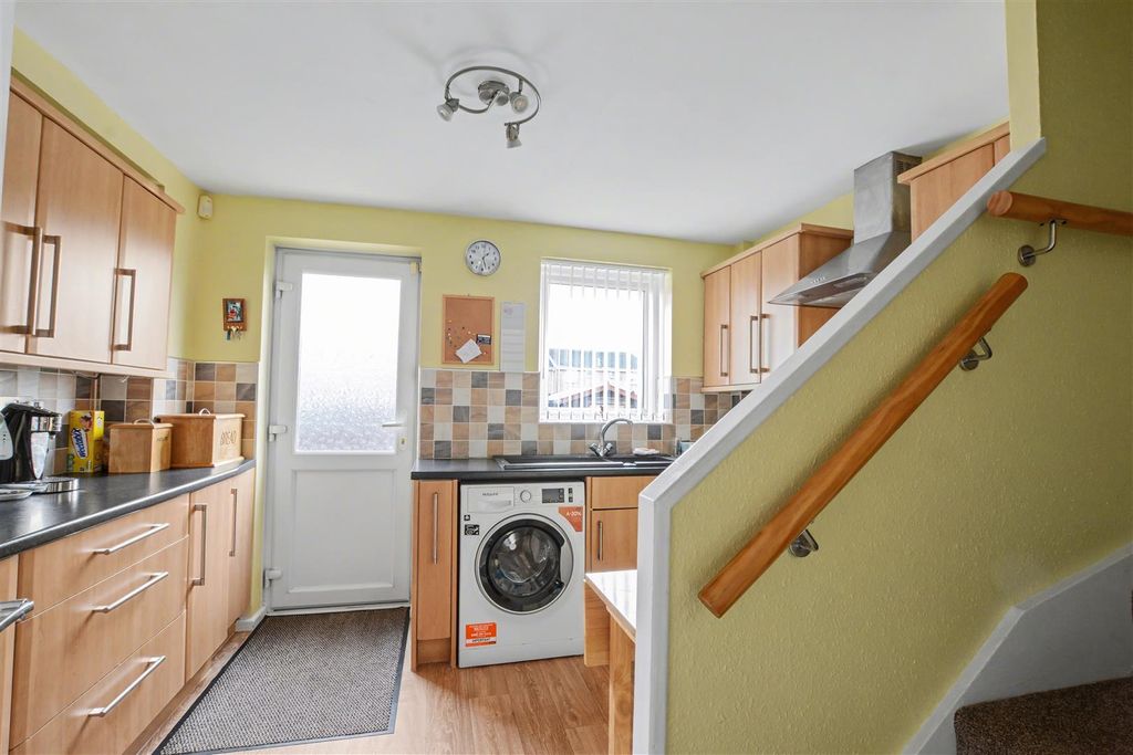 Property photo 3 of 19 Breakfast Kitchen