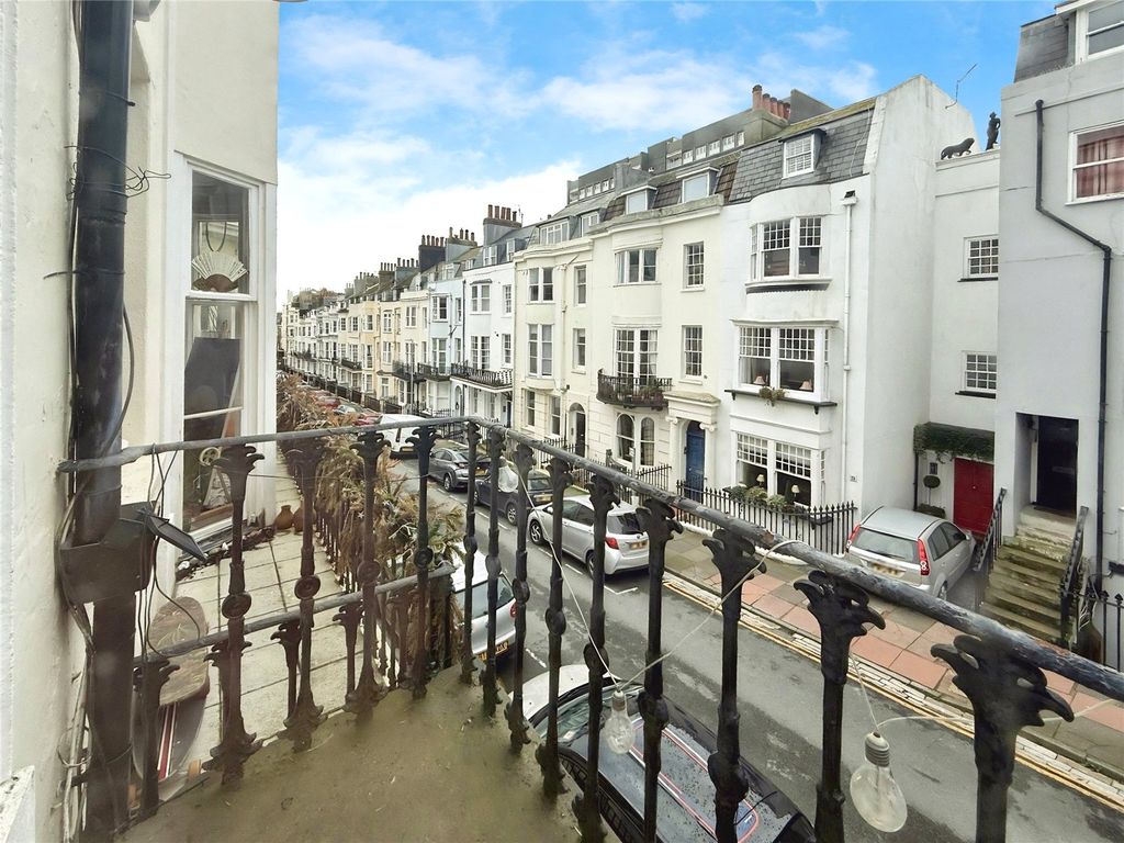 Property photo 3 of 11 Balcony