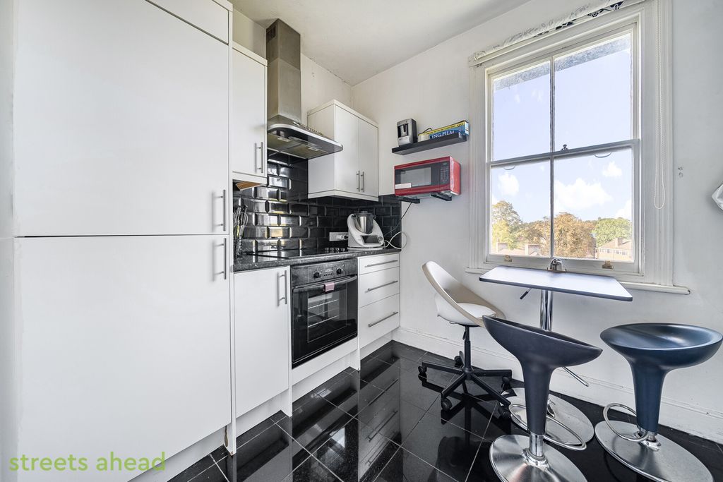 Property photo 3 of 16 A16c5ce4-3632-421...
