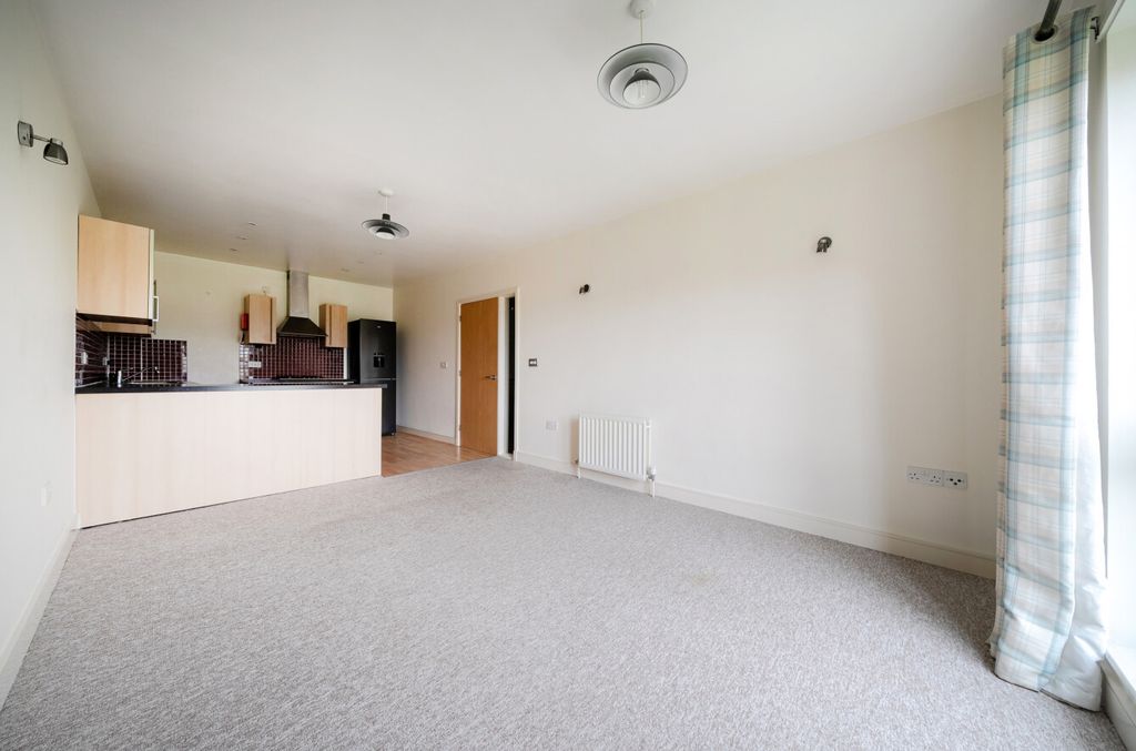 Property photo 3 of 10 1415367-9-6995E52...