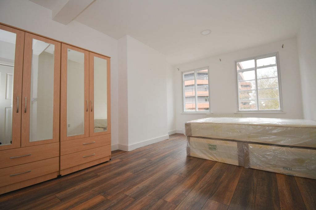Property photo 1 of 4