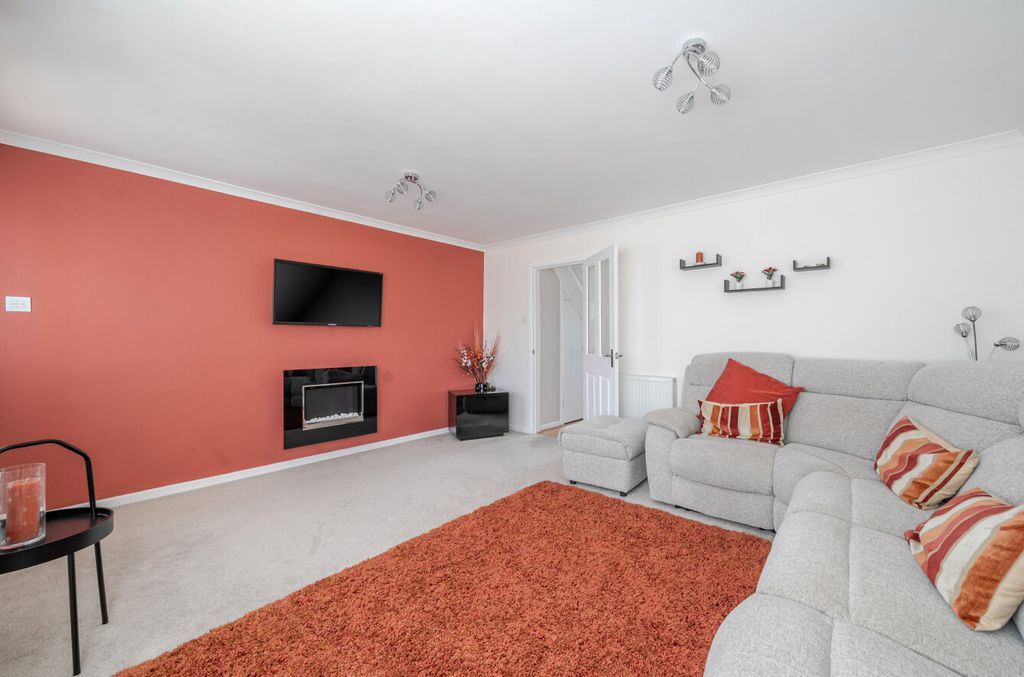 Property photo 3 of 17 Sitting Room