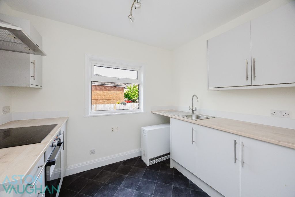 Property photo 3 of 14 4688212