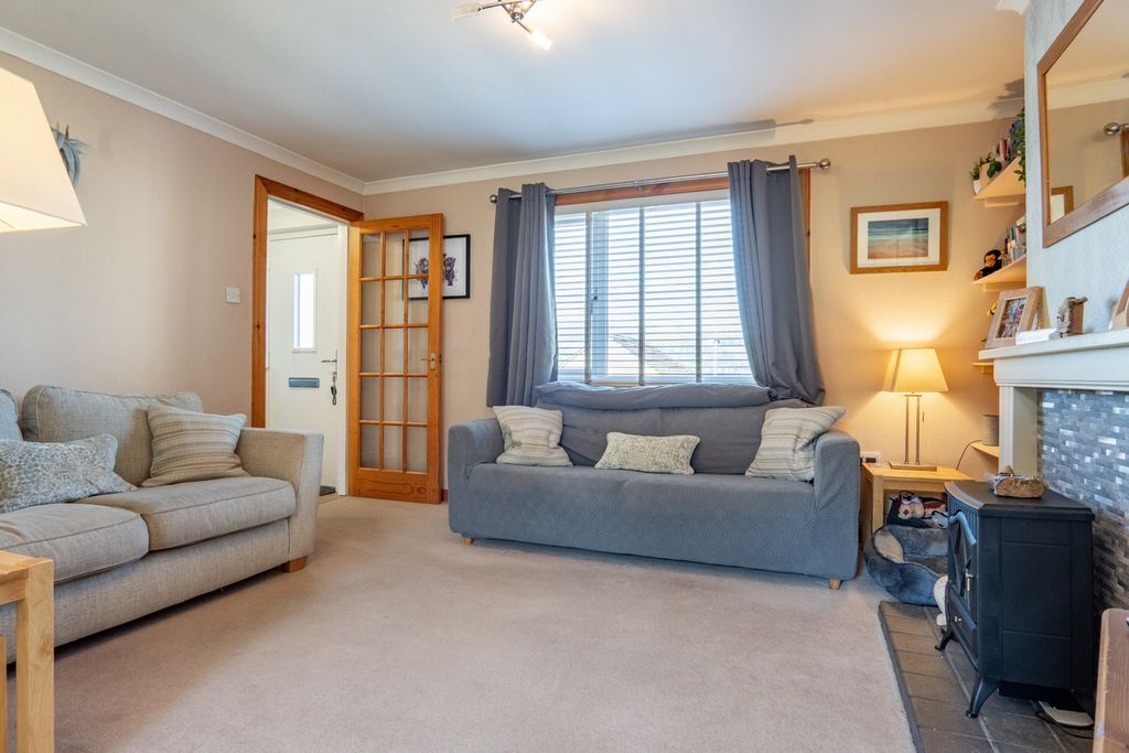 Property photo 2 of 27