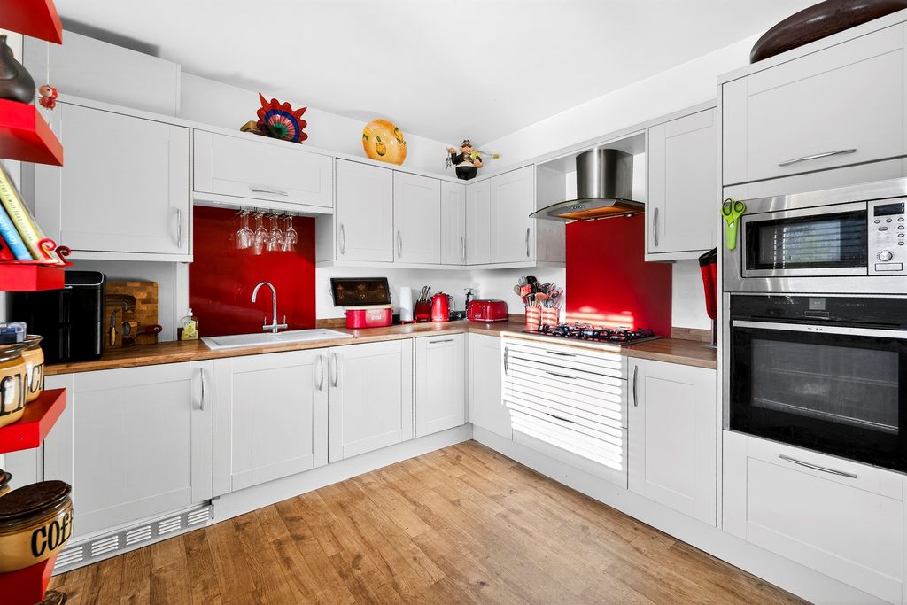 Property photo 3 of 14