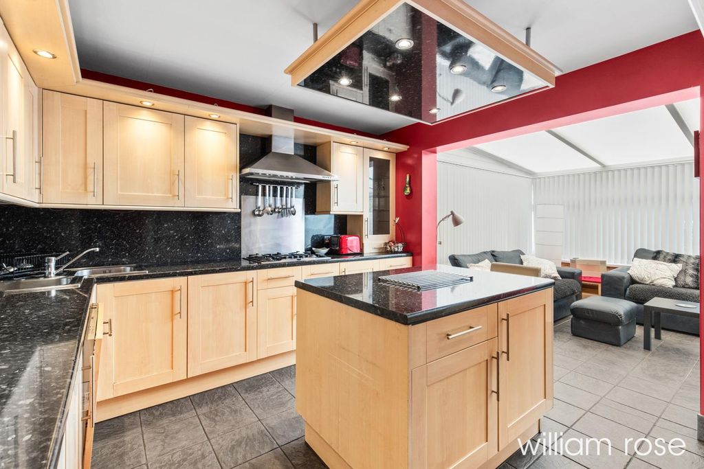 Property photo 3 of 36 Manorway_30.Jpg