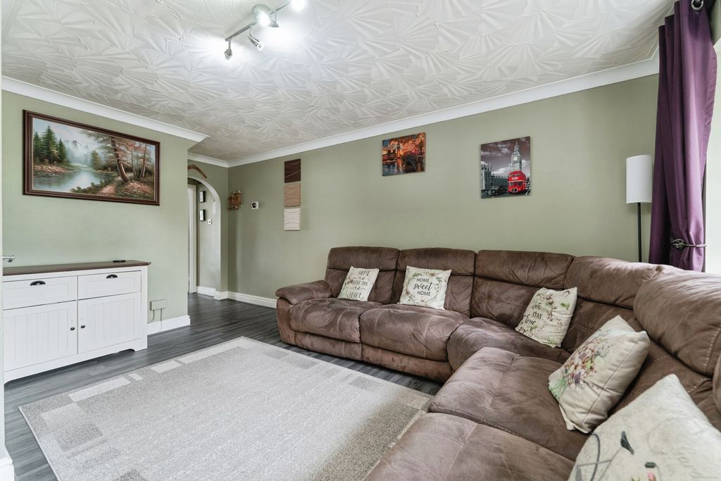 Property photo 3 of 24 Pbox-Img.Jpg
