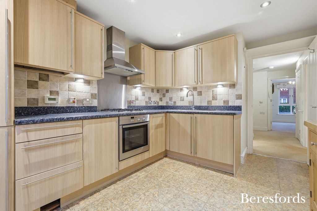 Property photo 3 of 12 Kitchen