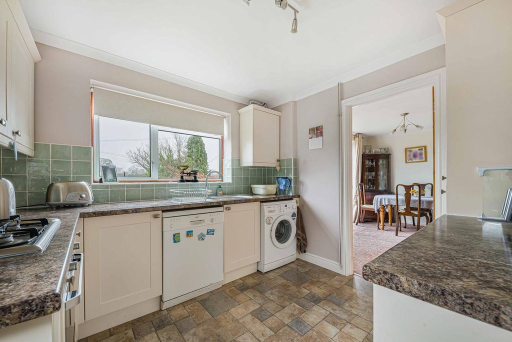 Property photo 3 of 19 Kitchen