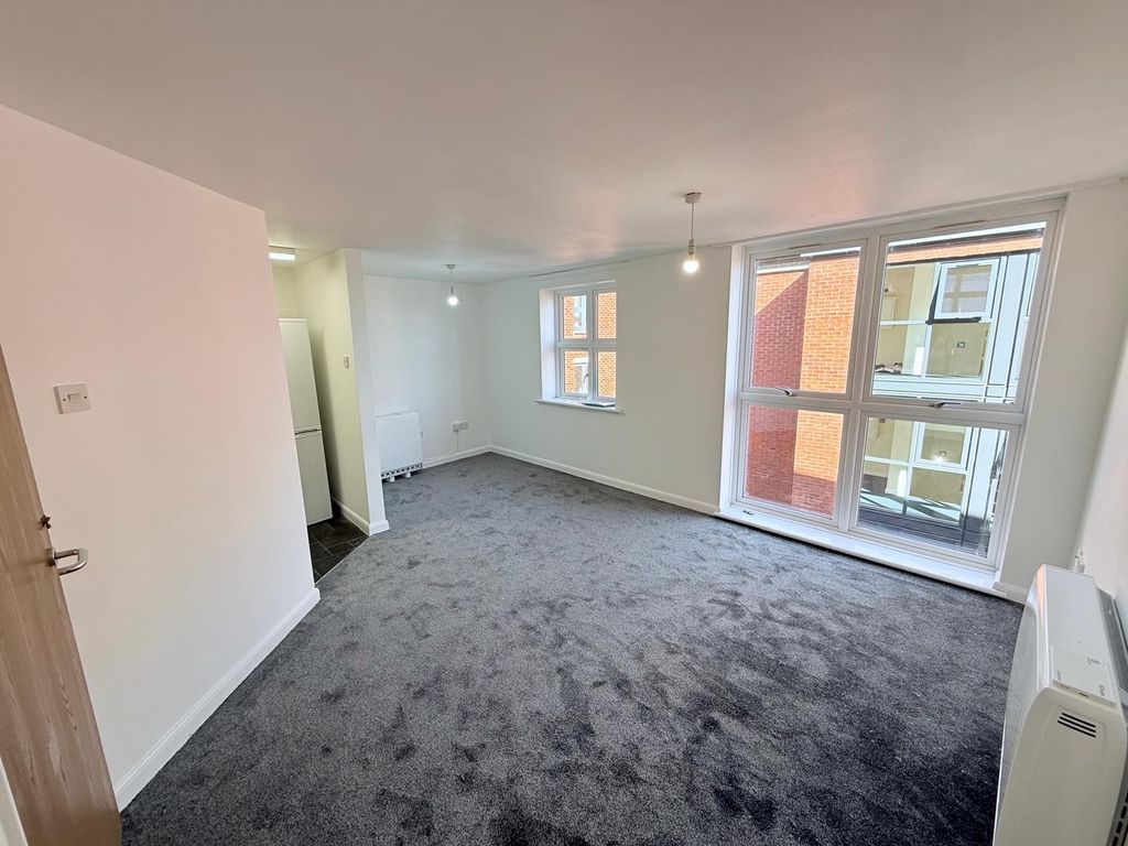 Property photo 3 of 6