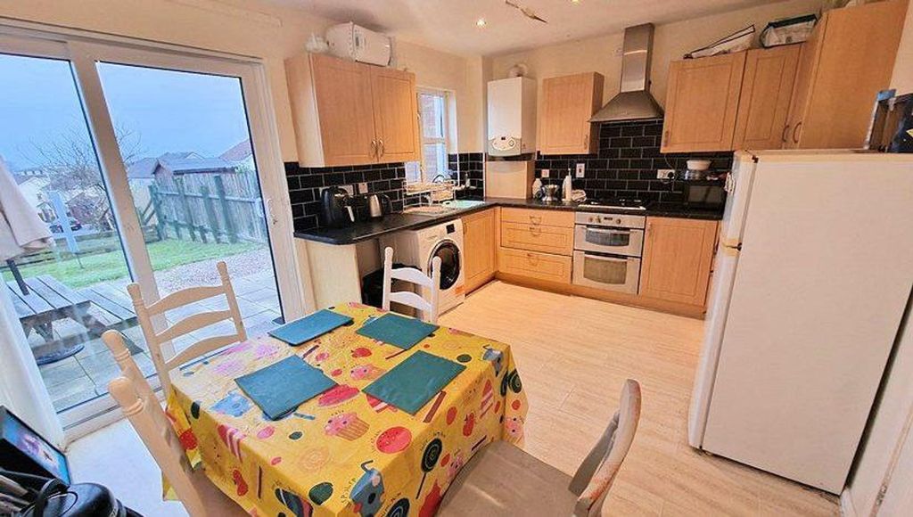 Property photo 3 of 8