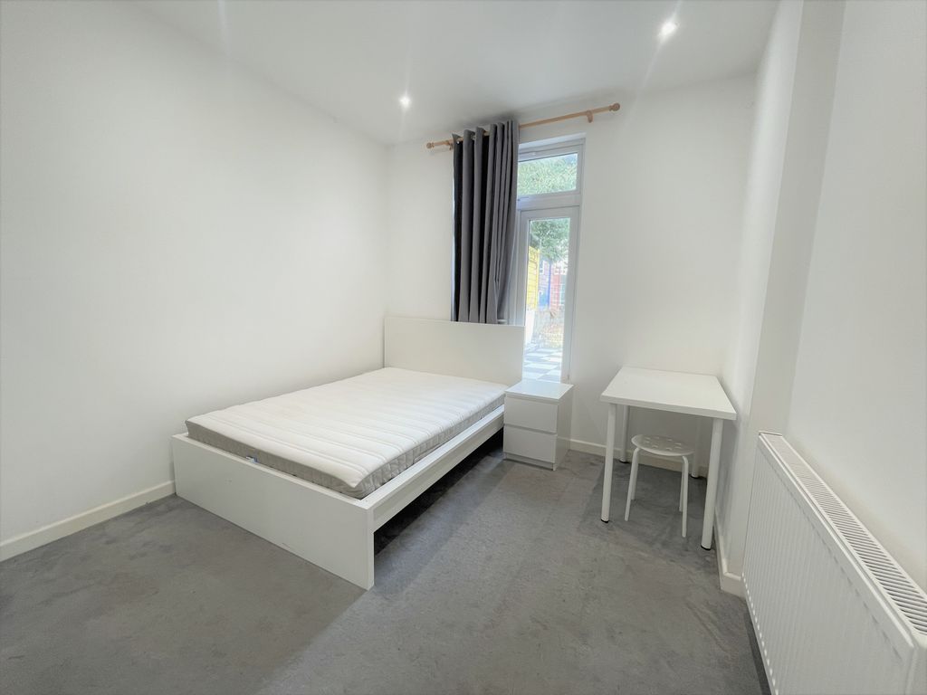Property photo 1 of 6 Room 2