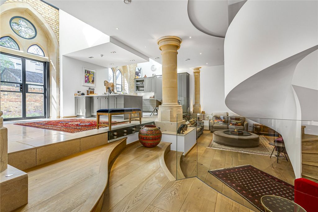 Property photo 1 of 13 Reception