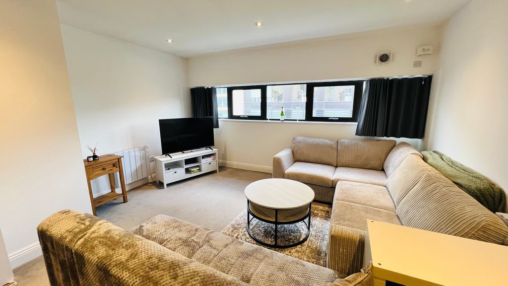 Property photo 1 of 13 Living Room