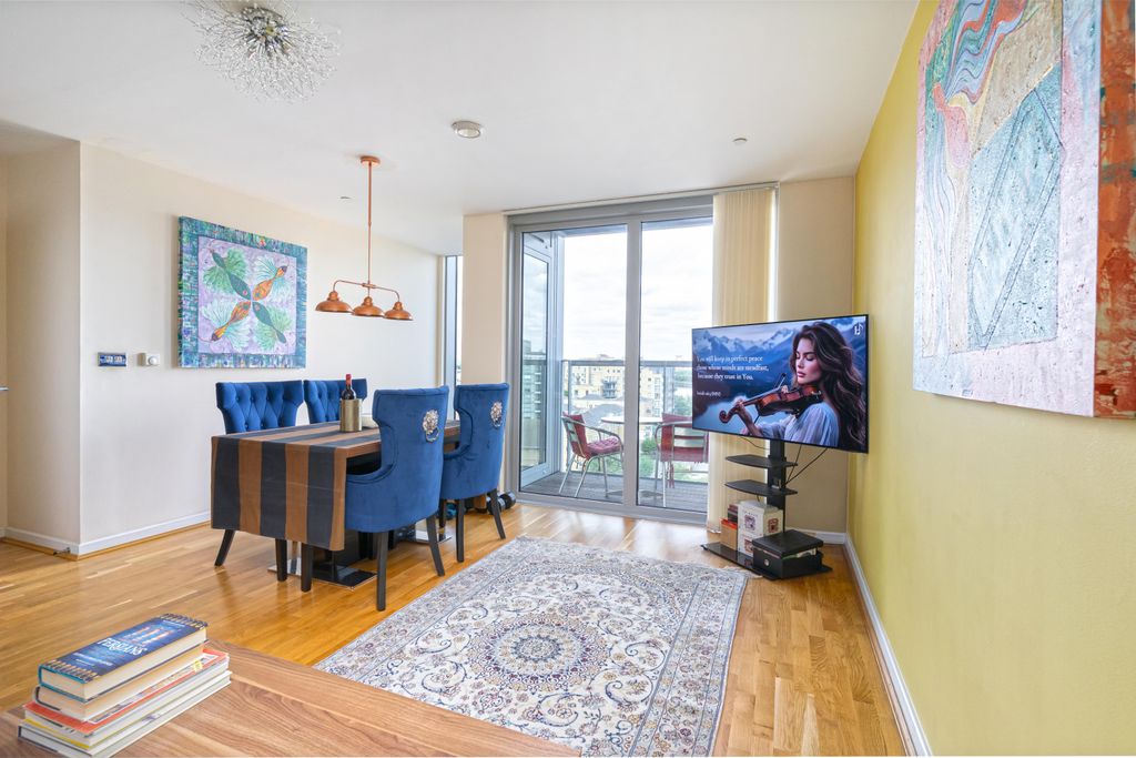 Property photo 3 of 18 Dining Room