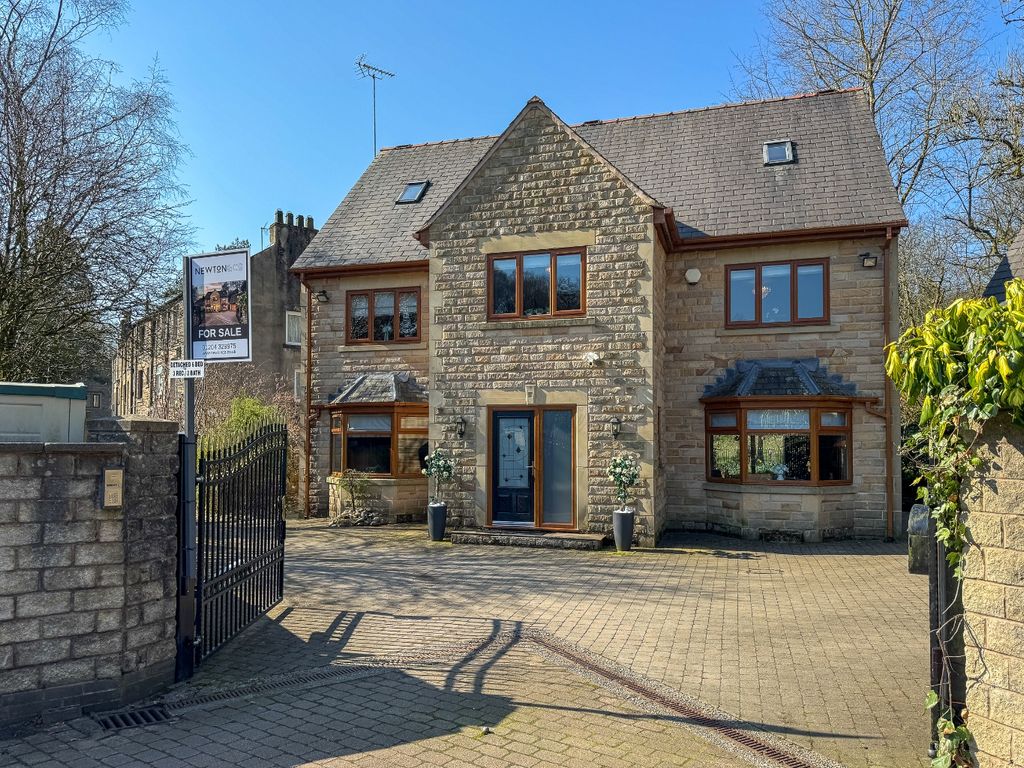 Property photo 1 of 41 3703353