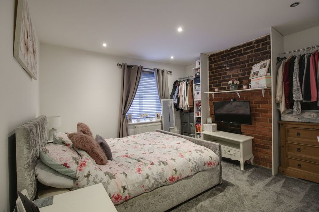 Property photo 3 of 11