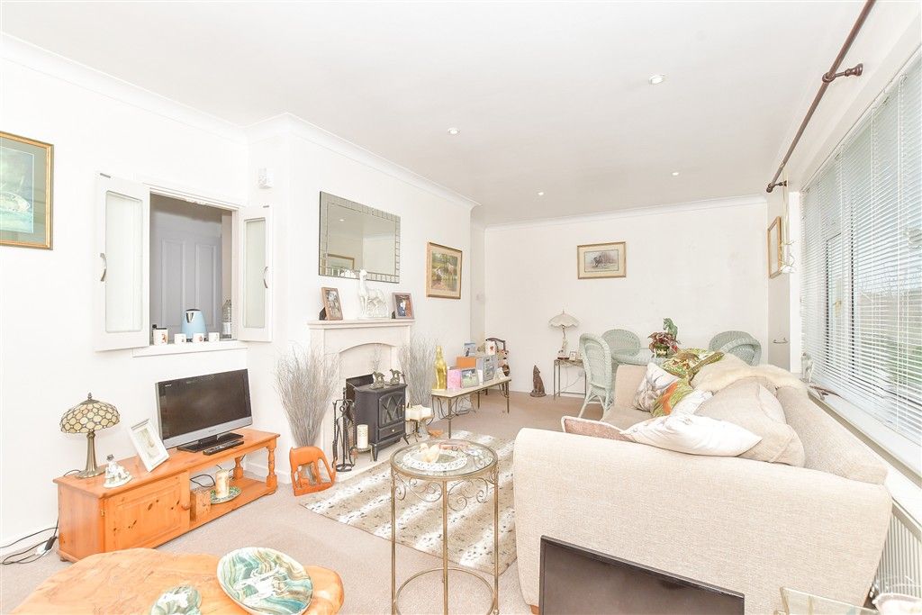 Property photo 3 of 11 Lounge/Diner